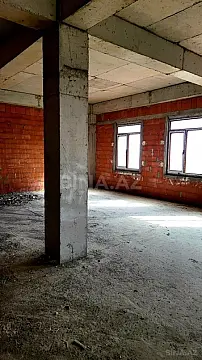 Satılır 8 otaqlı mənzil 725 m²