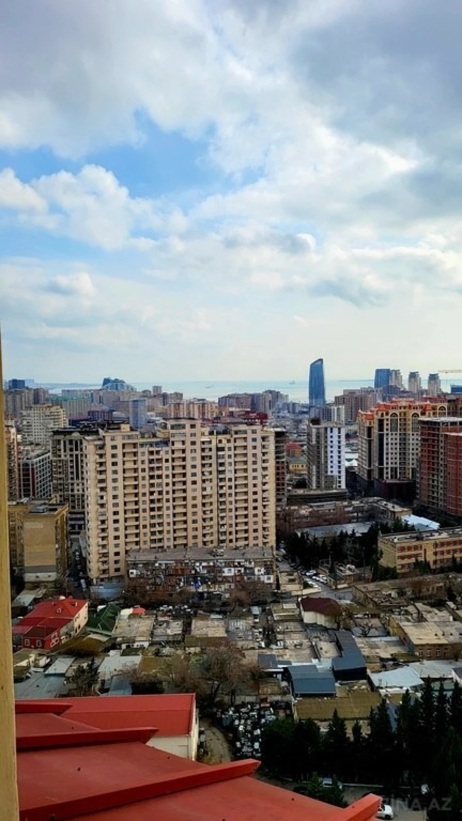 Satılır 8 otaqlı mənzil 725 m²