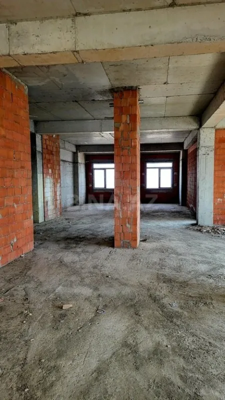 Satılır 8 otaqlı mənzil 725 m²