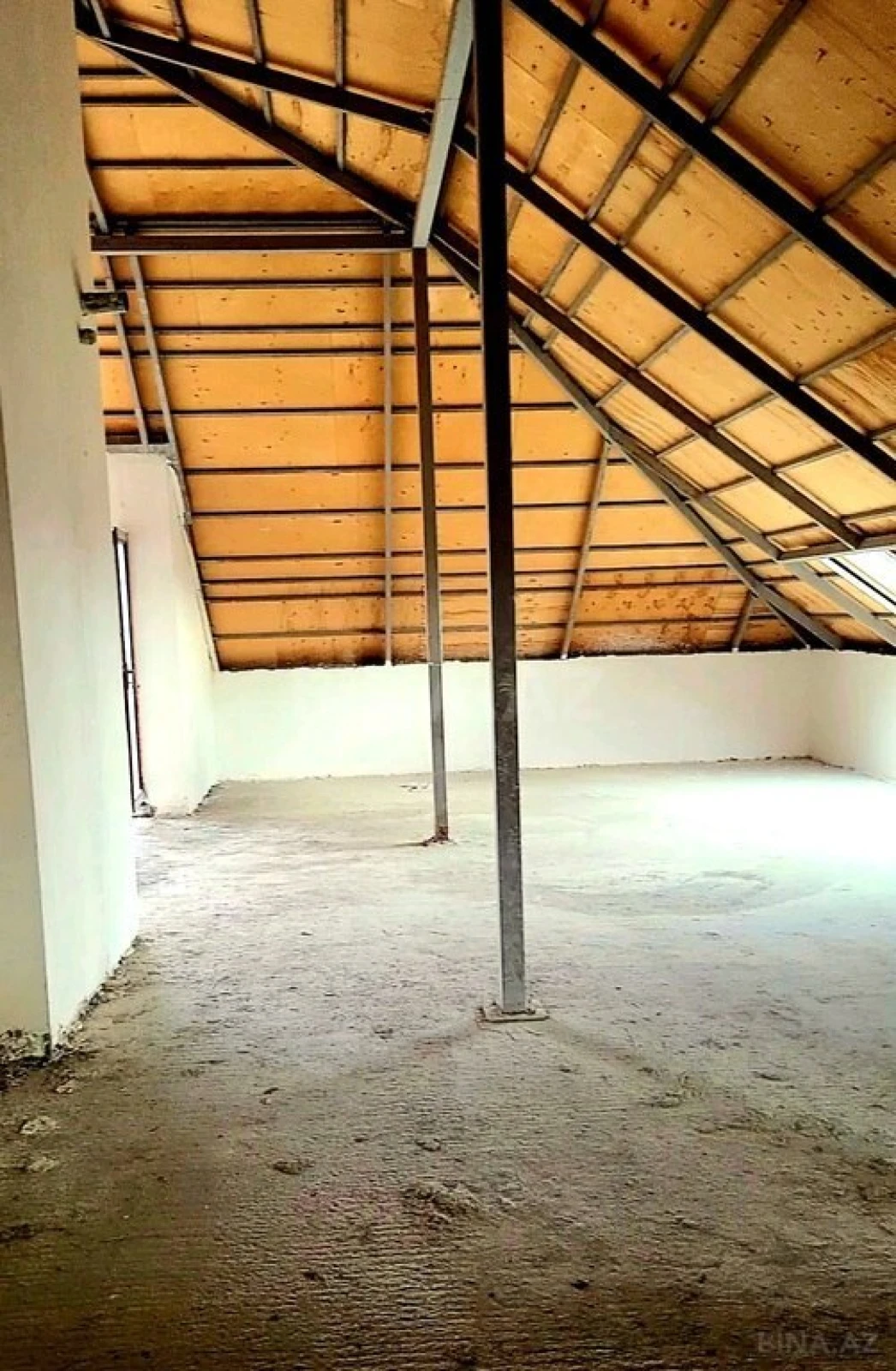 Satılır 8 otaqlı mənzil 725 m²