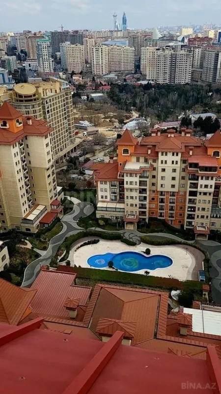 Satılır 8 otaqlı mənzil 725 m²