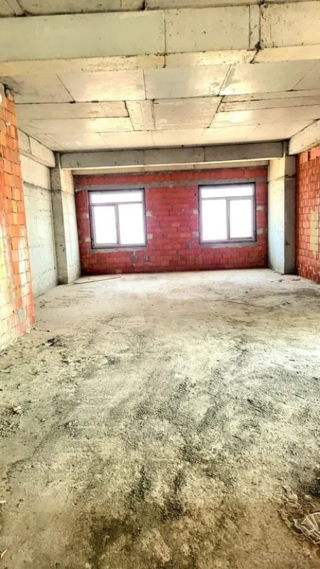 Satılır 8 otaqlı mənzil 725 m²