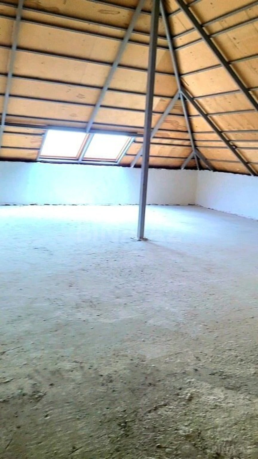 Satılır 8 otaqlı mənzil 725 m²