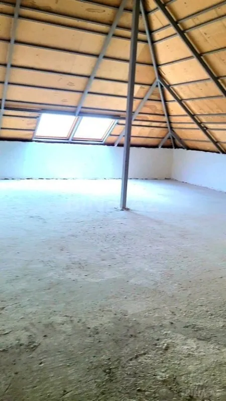 Satılır 8 otaqlı mənzil 725 m²