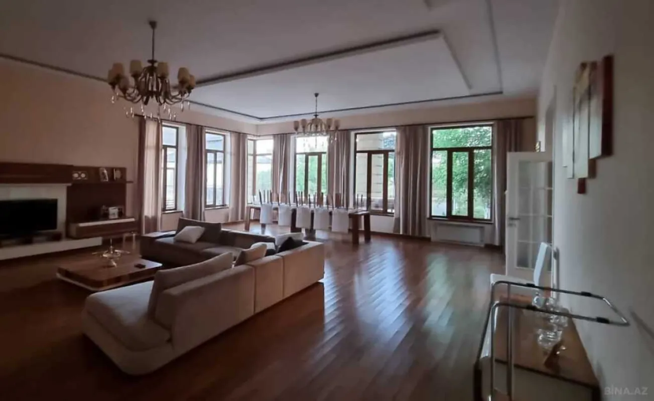 Satılır 5 otaqlı həyət evi 600 m²