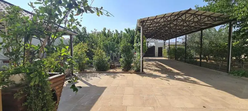 Satılır 5 otaqlı həyət evi 600 m²