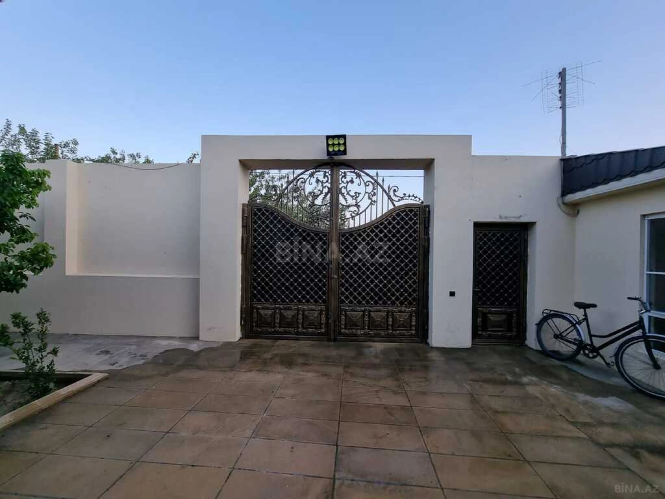 Satılır 5 otaqlı həyət evi 600 m²