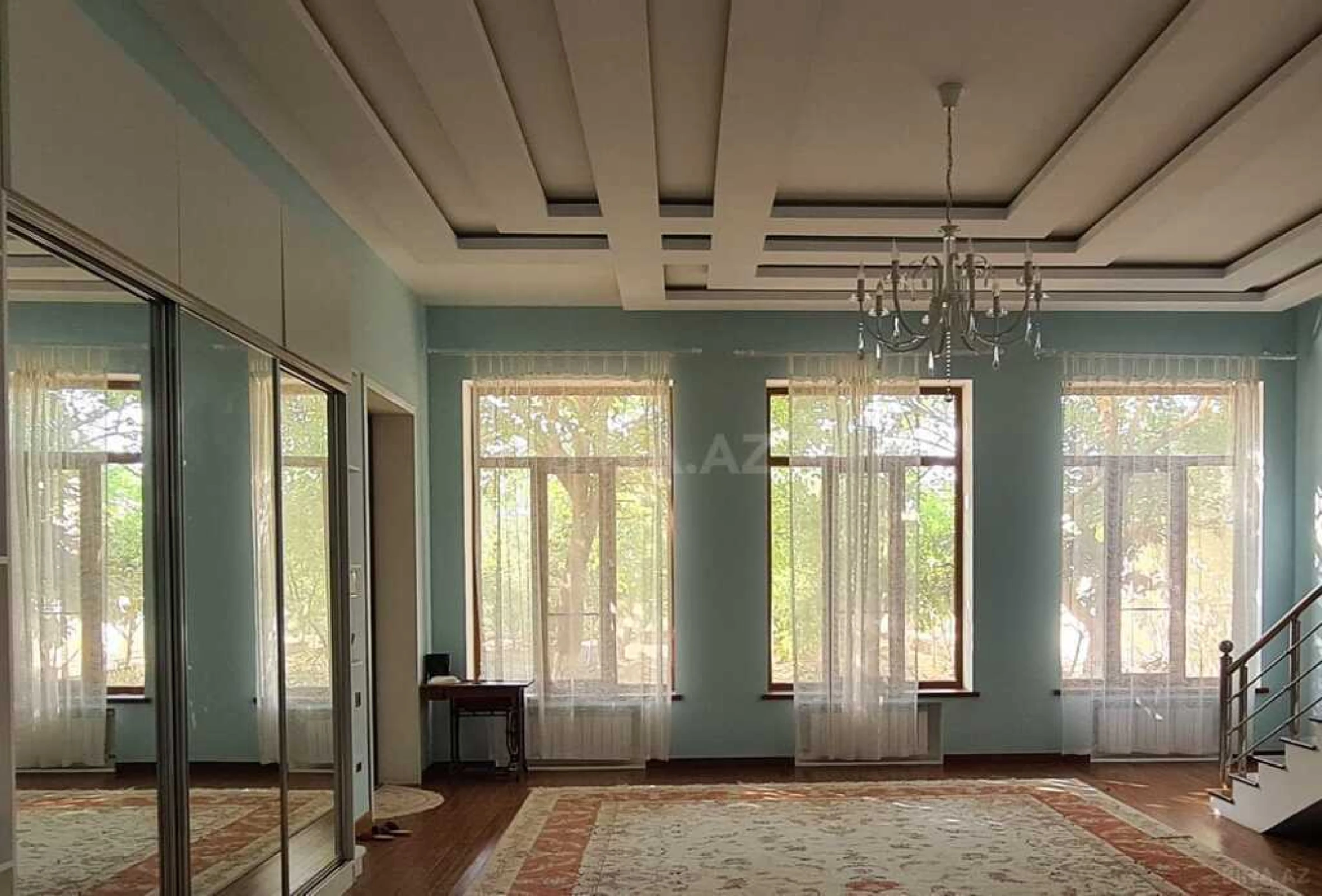 Satılır 5 otaqlı həyət evi 600 m²