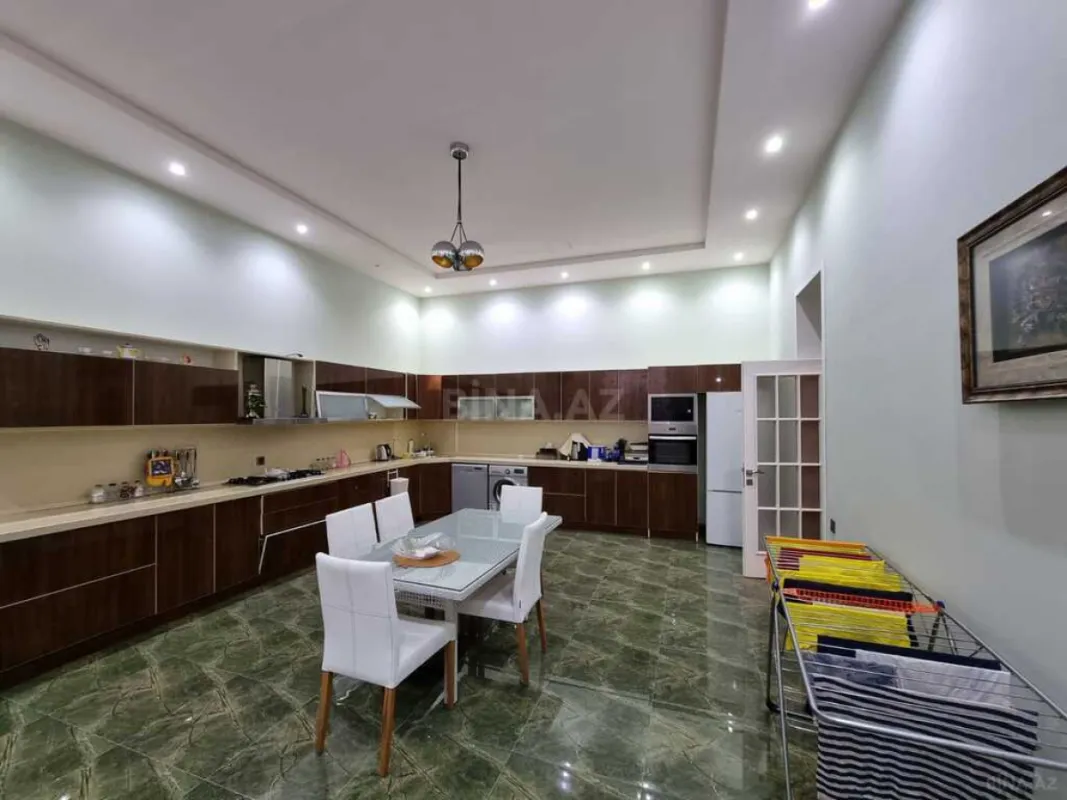 Satılır 5 otaqlı həyət evi 600 m²
