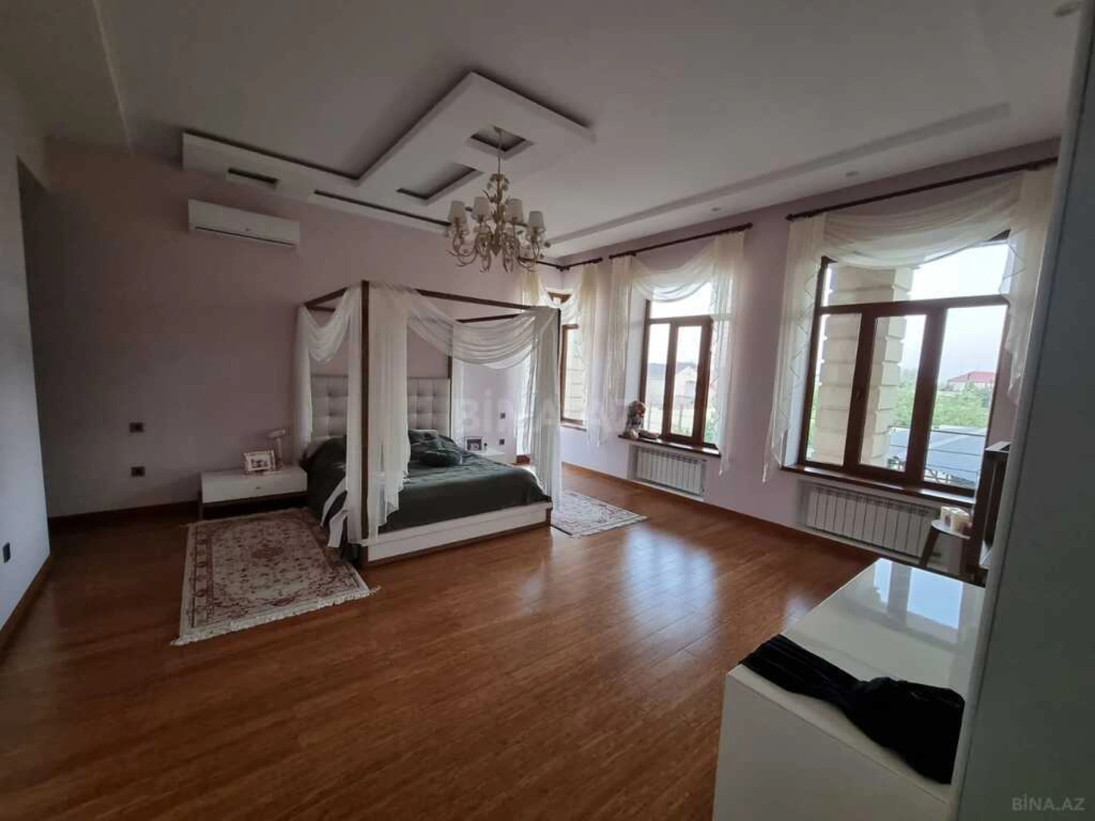 Satılır 5 otaqlı həyət evi 600 m²