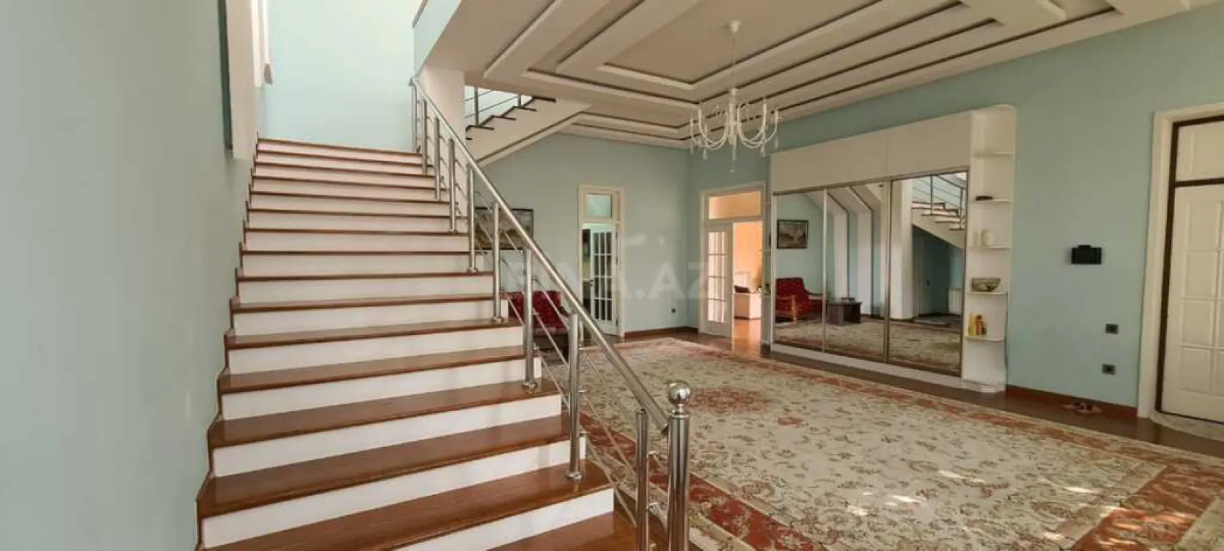 Satılır 5 otaqlı həyət evi 600 m²