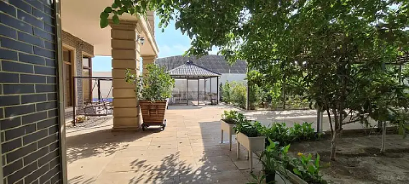Satılır 5 otaqlı həyət evi 600 m²