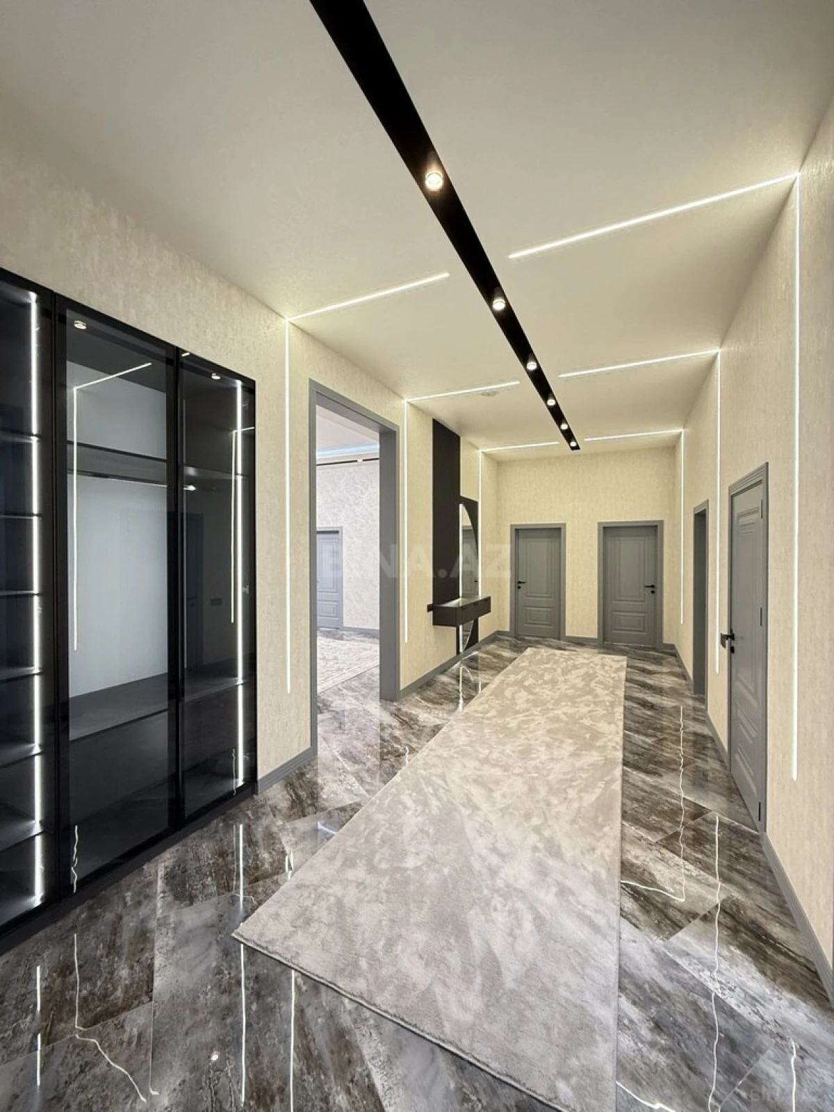 Satılır 5 otaqlı həyət evi 220 m²