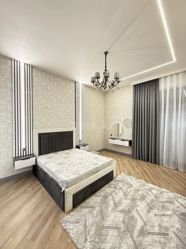 Satılır 5 otaqlı həyət evi 220 m²