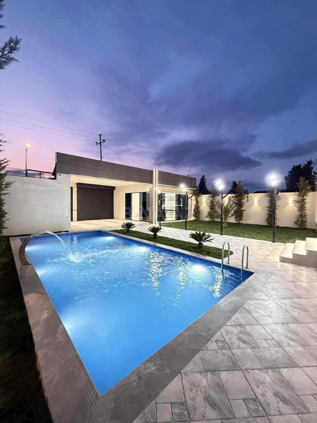 Satılır 5 otaqlı həyət evi 220 m²