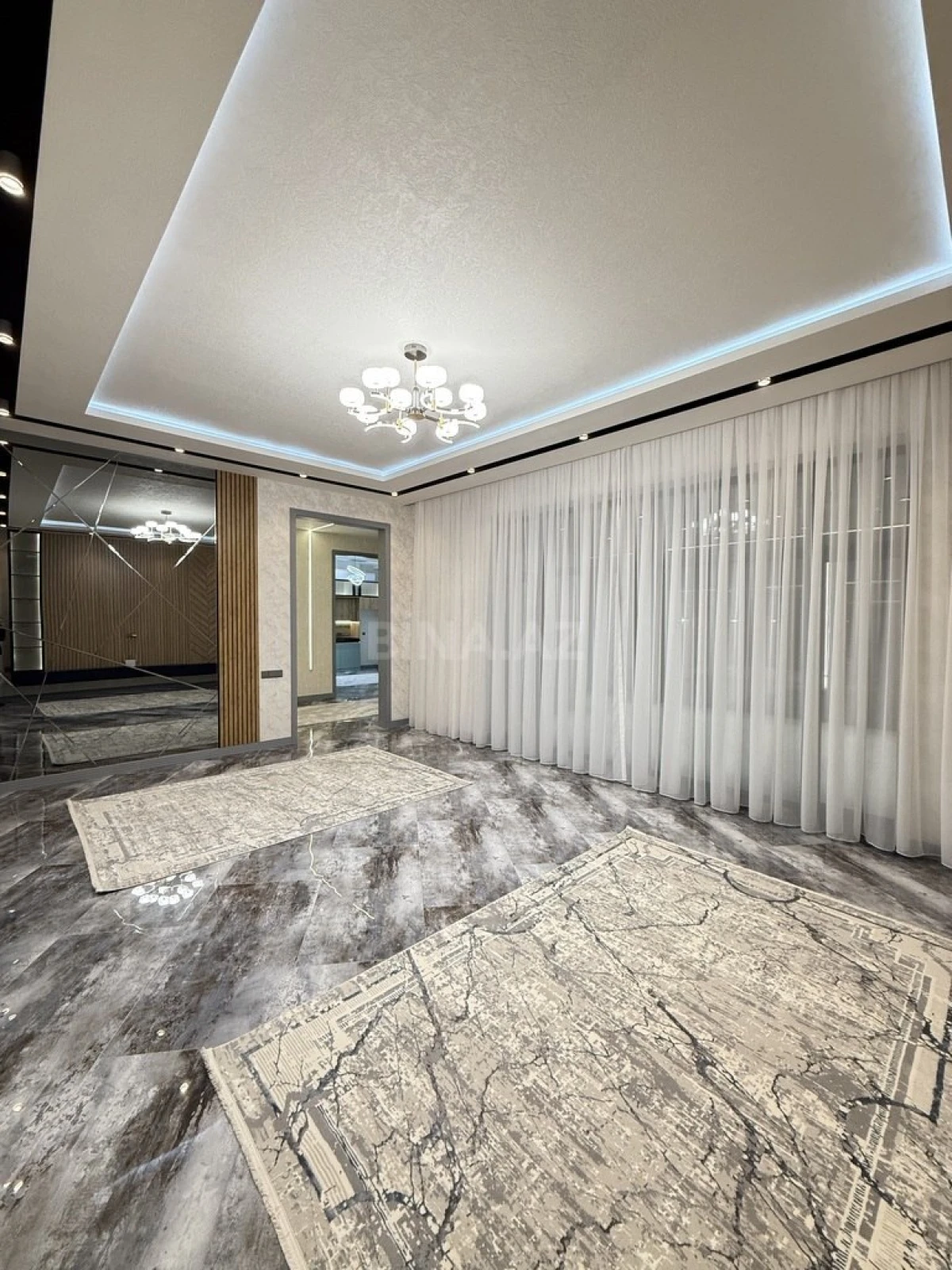 Satılır 5 otaqlı həyət evi 220 m²