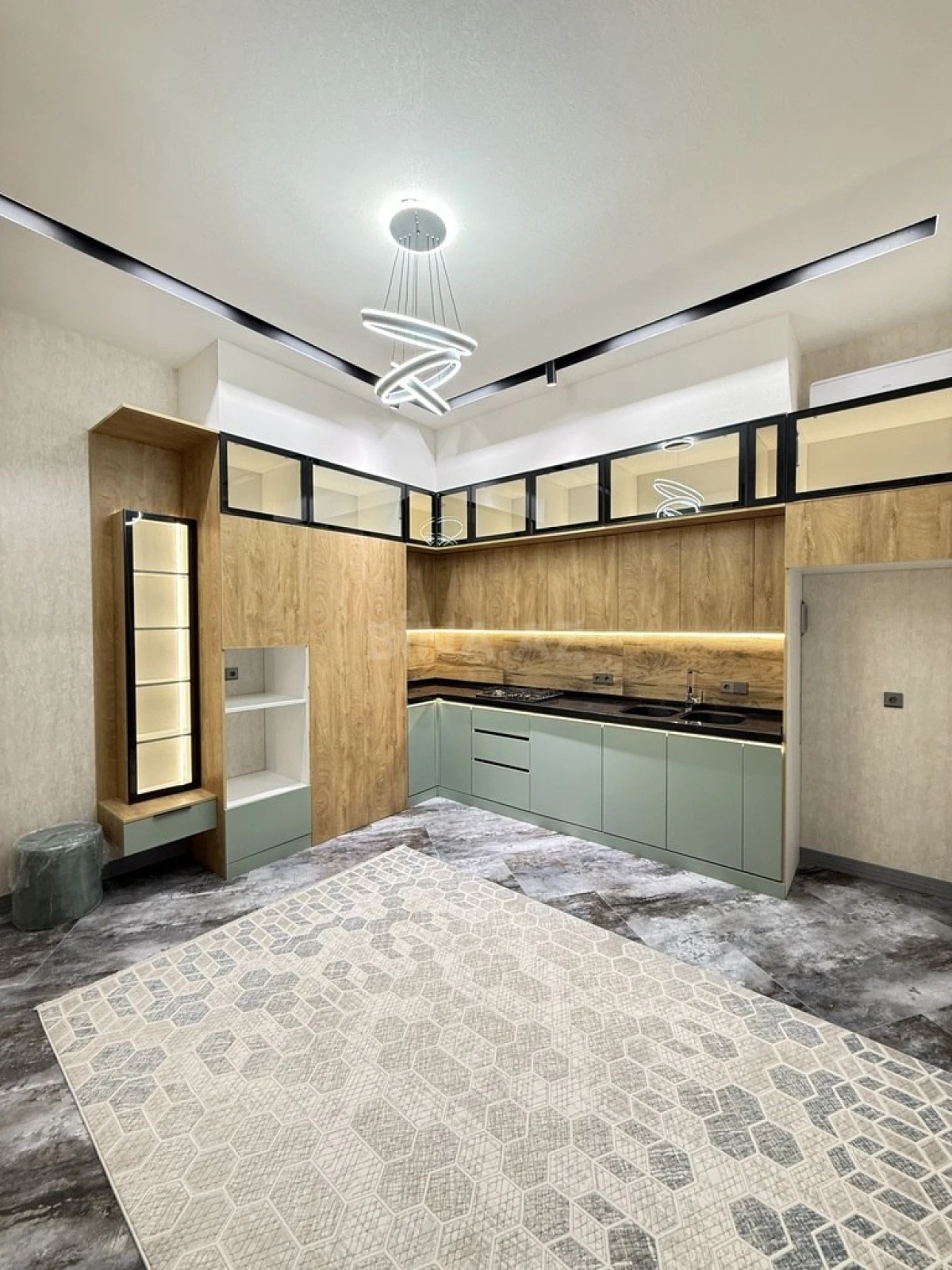 Satılır 5 otaqlı həyət evi 220 m²