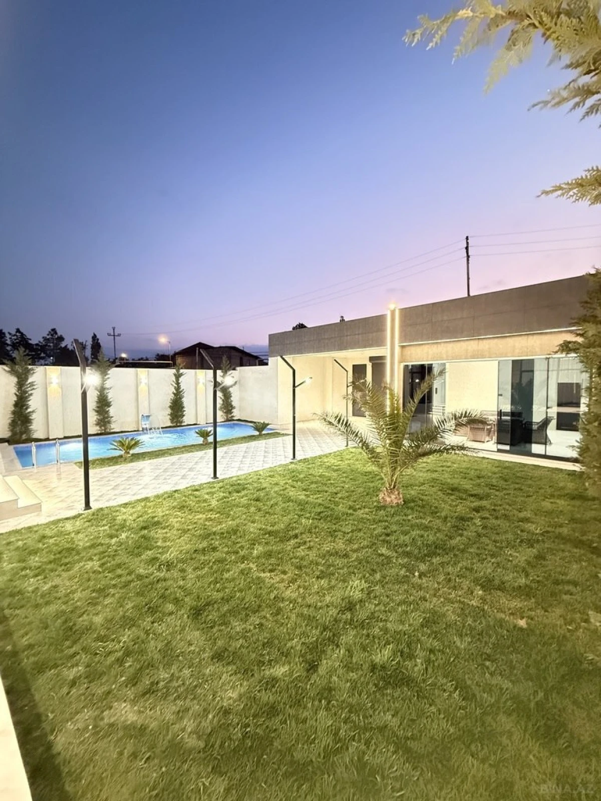 Satılır 5 otaqlı həyət evi 220 m²