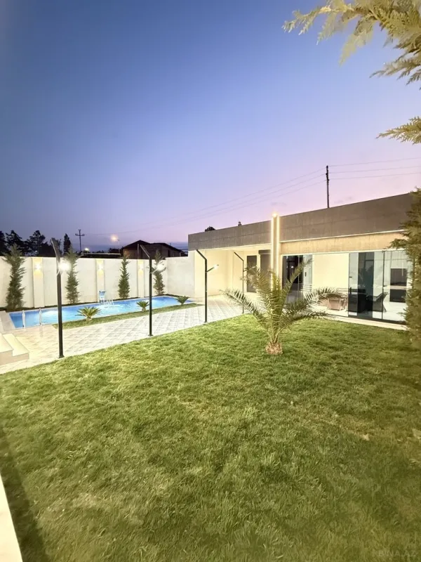 Satılır 5 otaqlı həyət evi 220 m²