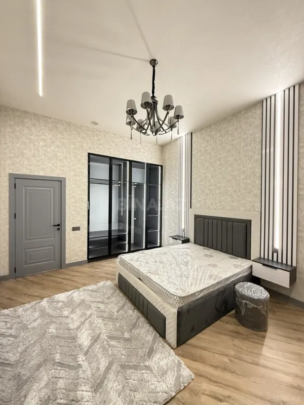 Satılır 5 otaqlı həyət evi 220 m²