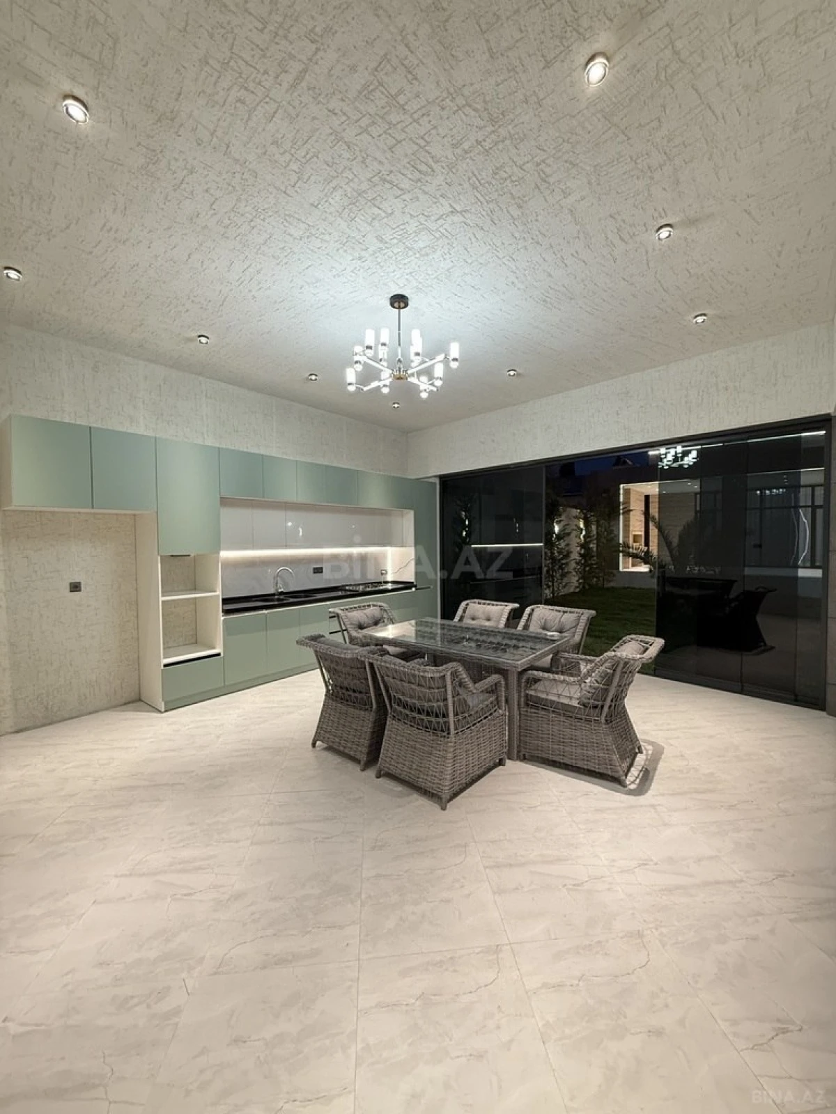 Satılır 5 otaqlı həyət evi 220 m²