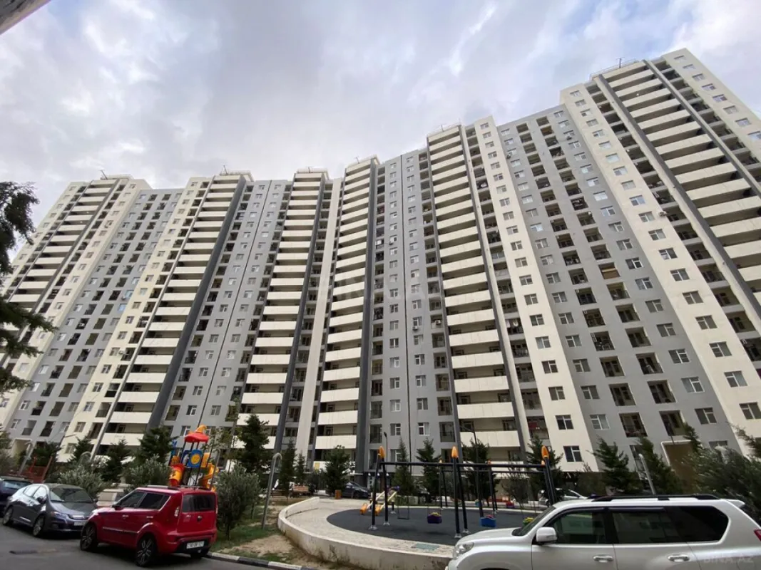 Satılır 4 otaqlı mənzil 155 m²