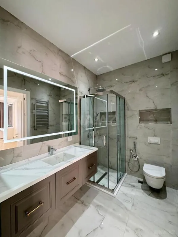 Satılır 4 otaqlı mənzil 204 m²