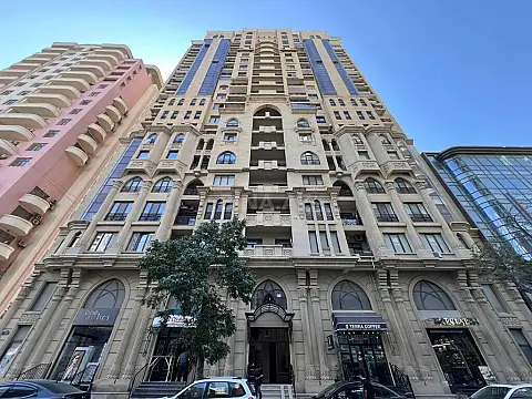 Satılır 4 otaqlı mənzil 204 m² — Bakı 4 otaq 204.00 m²