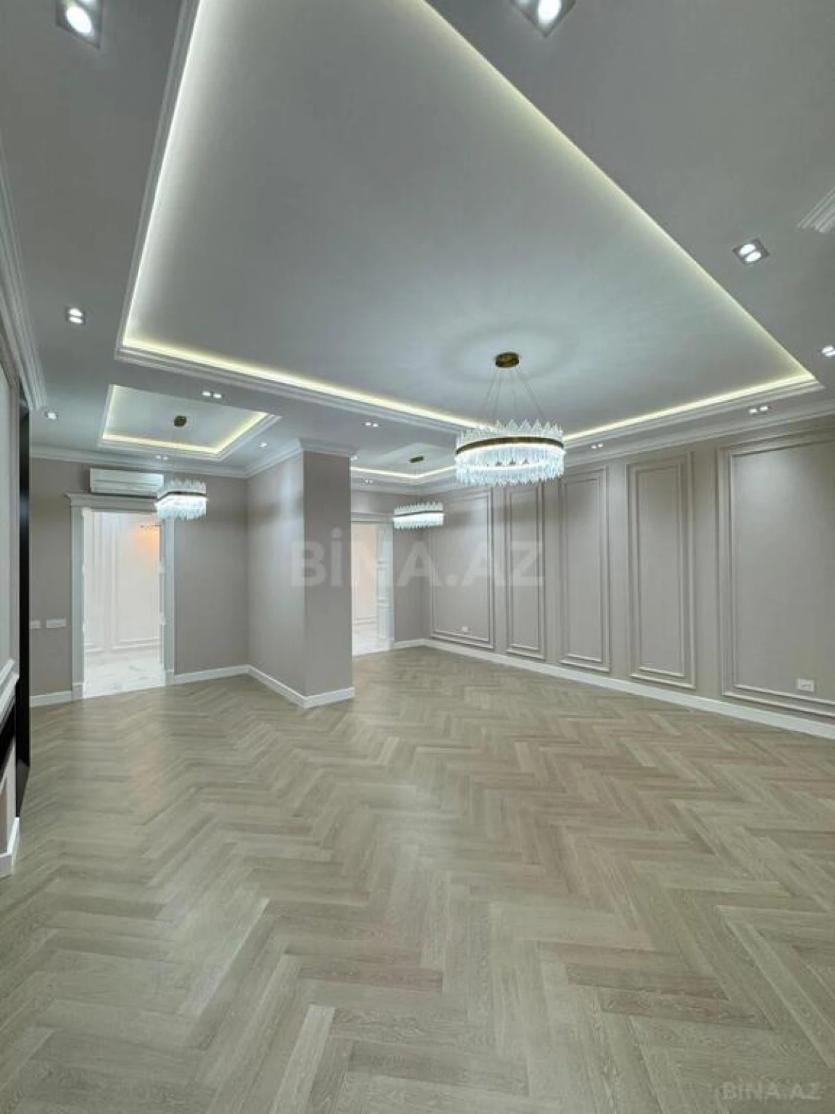 Satılır 4 otaqlı mənzil 204 m²