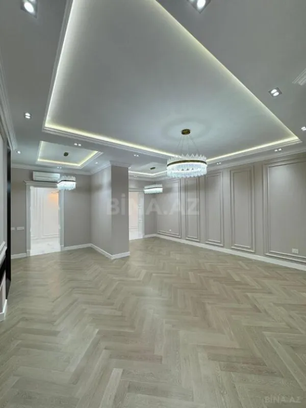 Satılır 4 otaqlı mənzil 204 m²