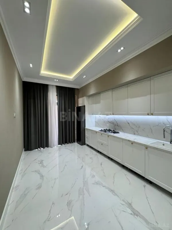 Satılır 4 otaqlı mənzil 204 m²