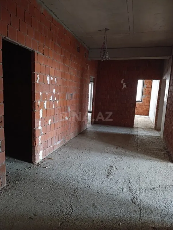 Satılır 5 otaqlı mənzil 205 m²