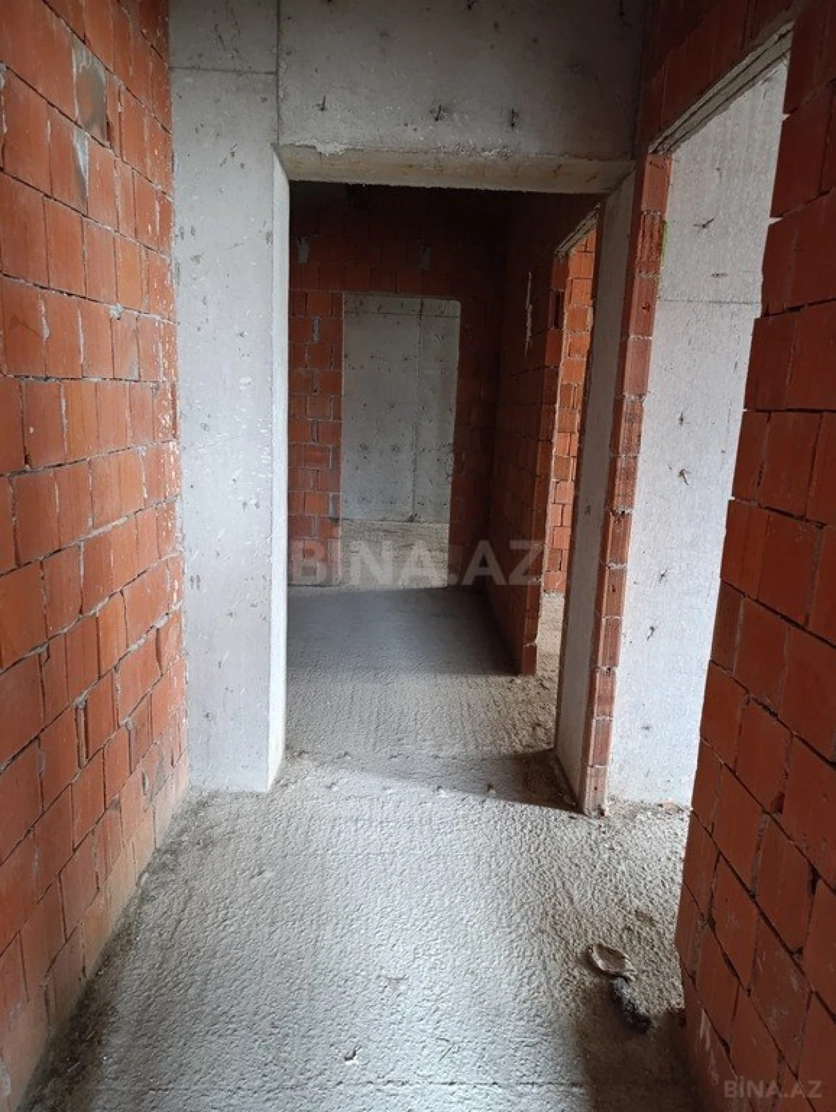 Satılır 5 otaqlı mənzil 205 m²