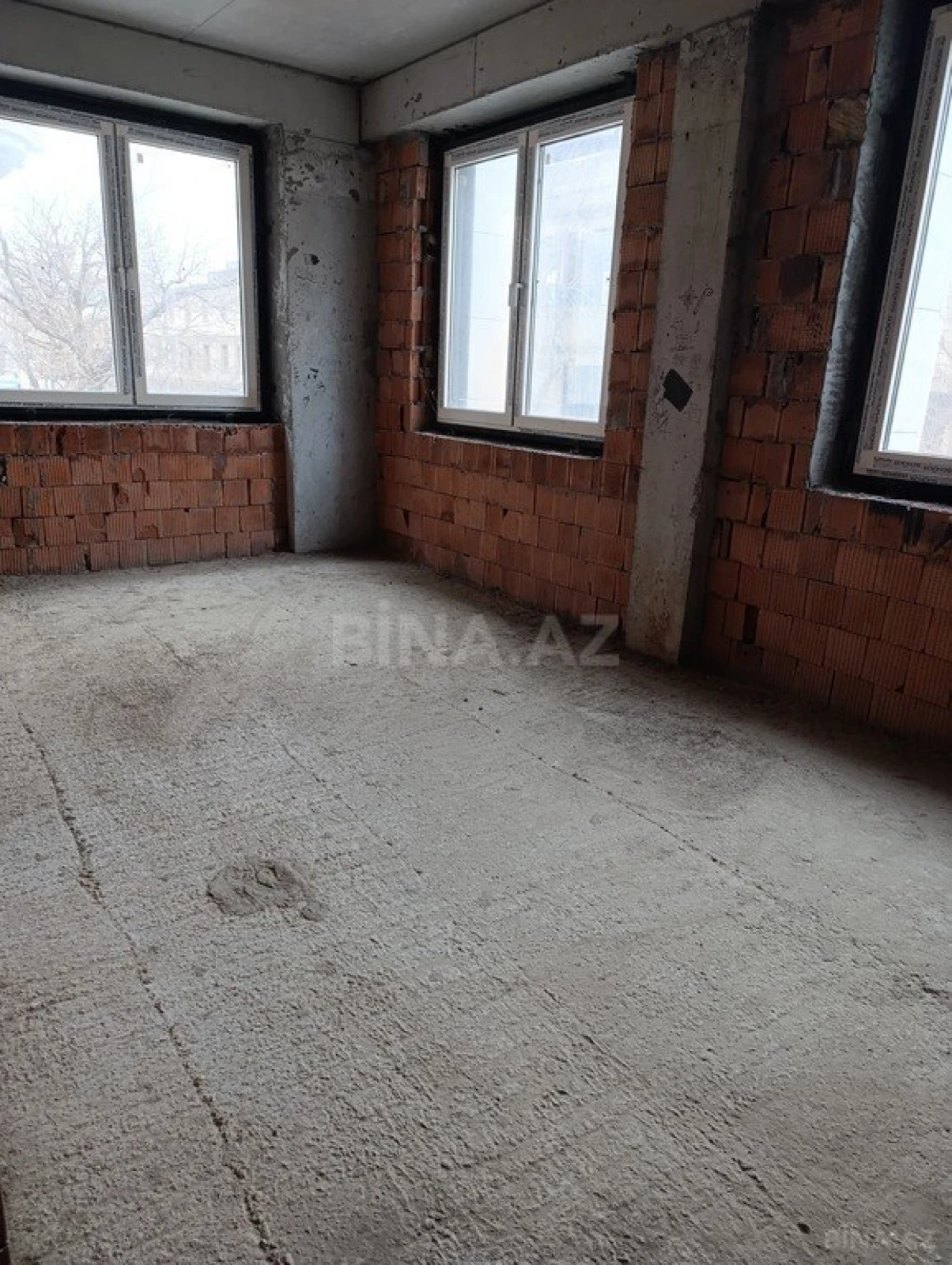Satılır 5 otaqlı mənzil 205 m²