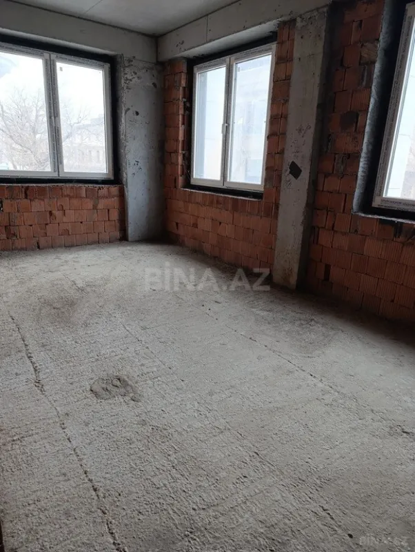 Satılır 5 otaqlı mənzil 205 m²