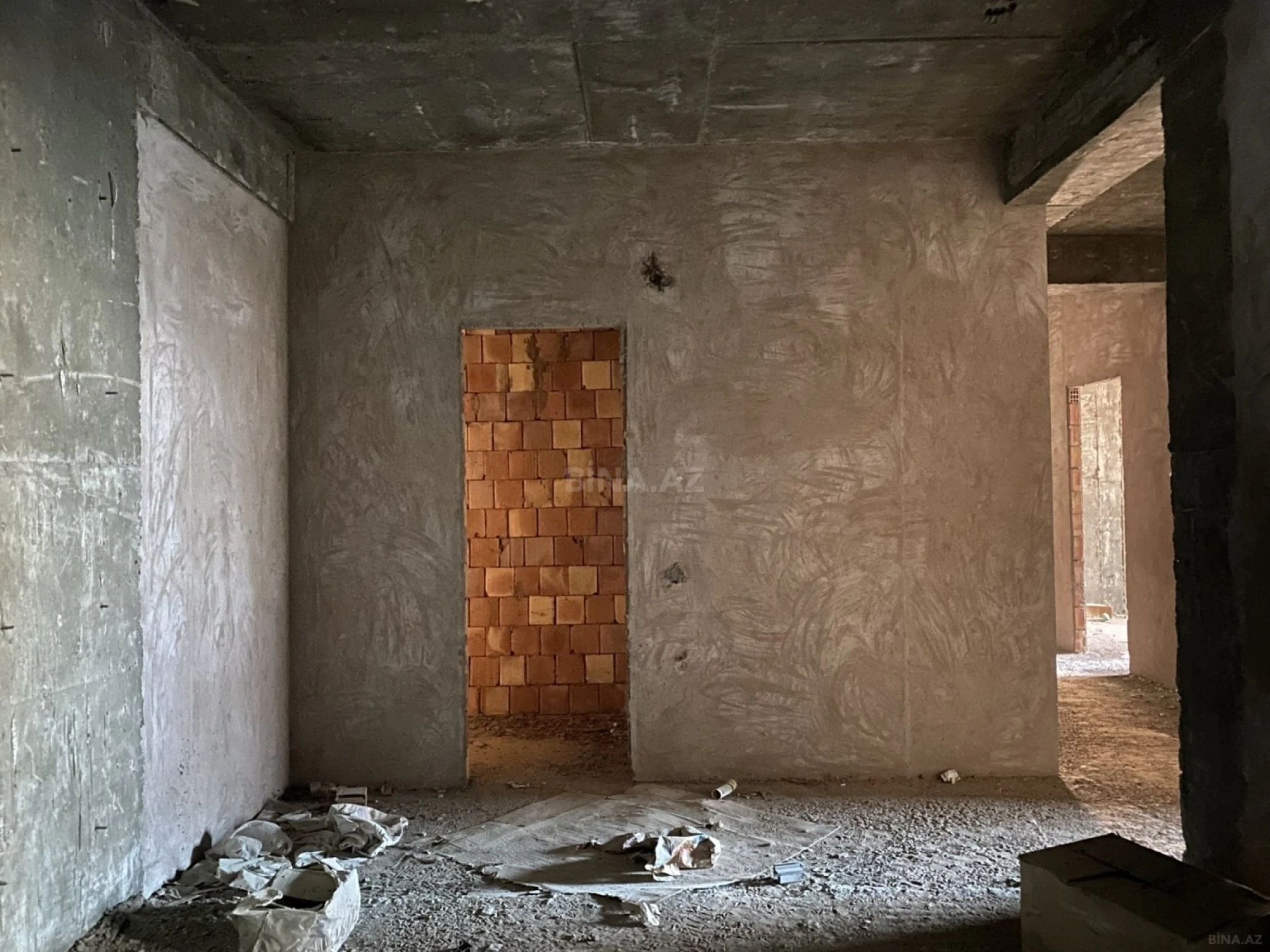 Satılır 4 otaqlı mənzil 210 m²