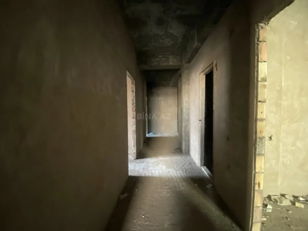 Satılır 4 otaqlı mənzil 210 m²