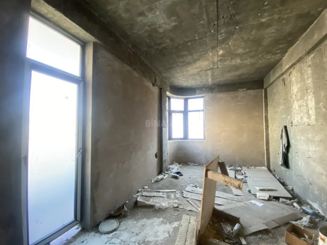 Satılır 4 otaqlı mənzil 210 m²