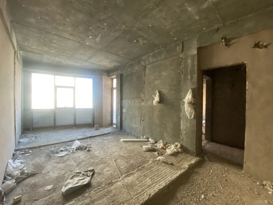 Satılır 4 otaqlı mənzil 210 m²