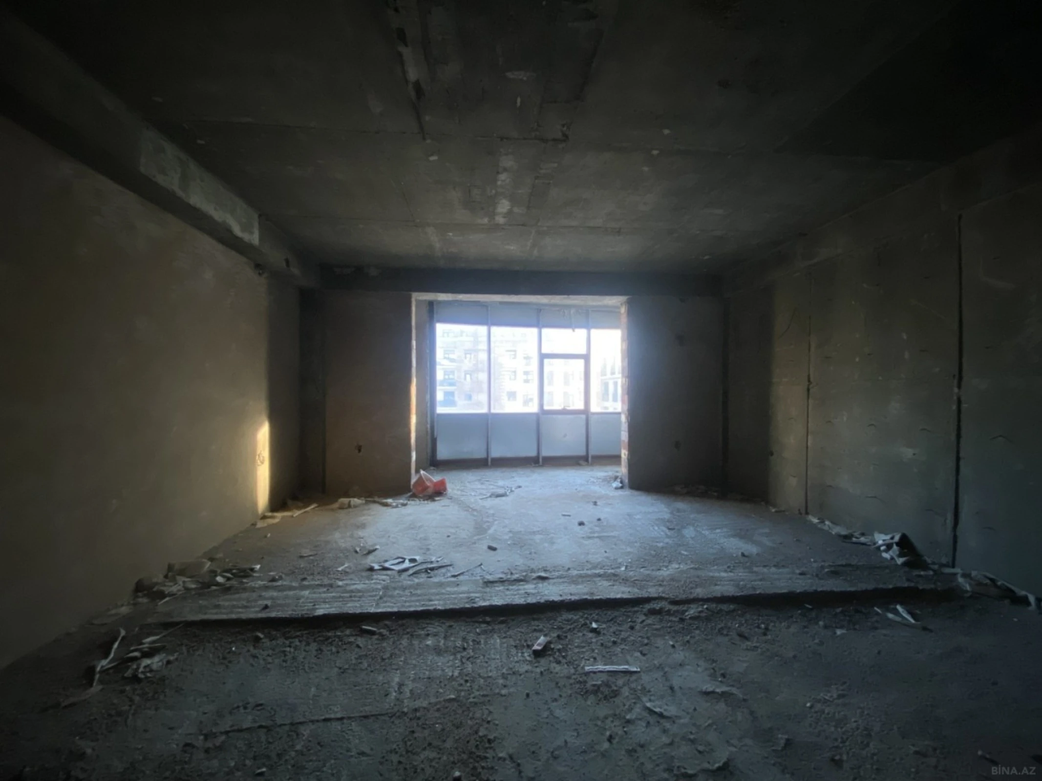 Satılır 4 otaqlı mənzil 210 m²