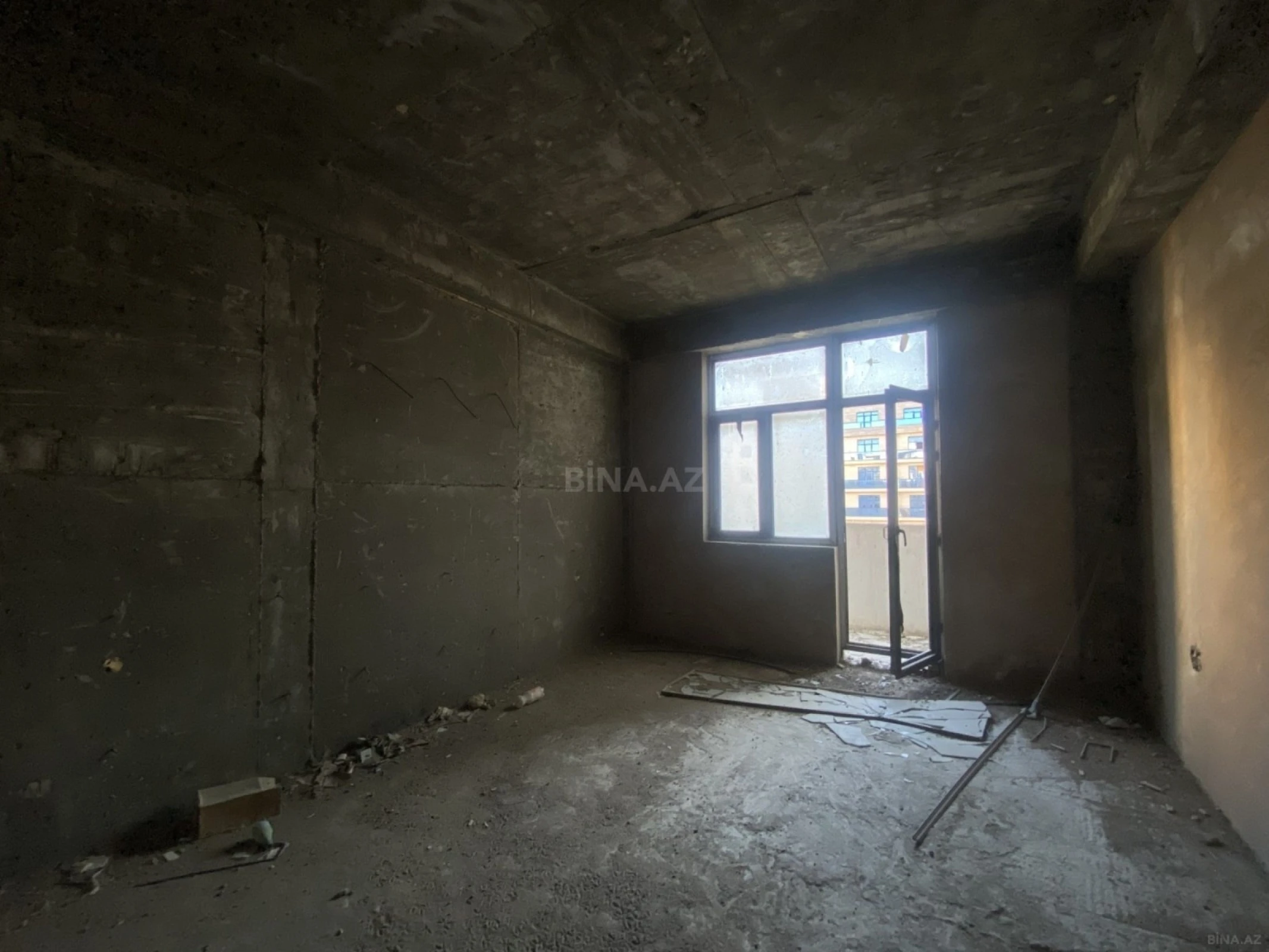 Satılır 4 otaqlı mənzil 210 m²