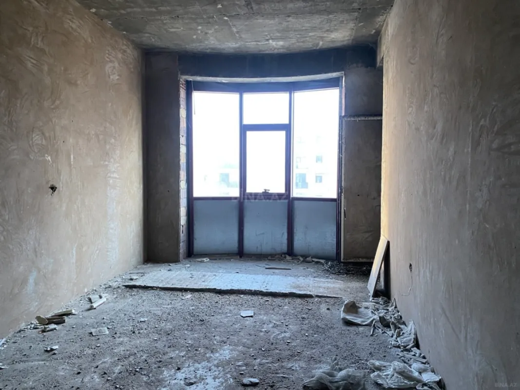 Satılır 4 otaqlı mənzil 210 m²