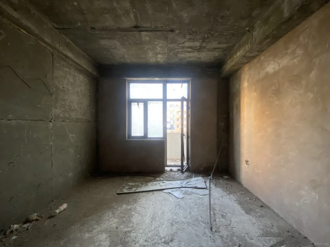 Satılır 4 otaqlı mənzil 210 m²