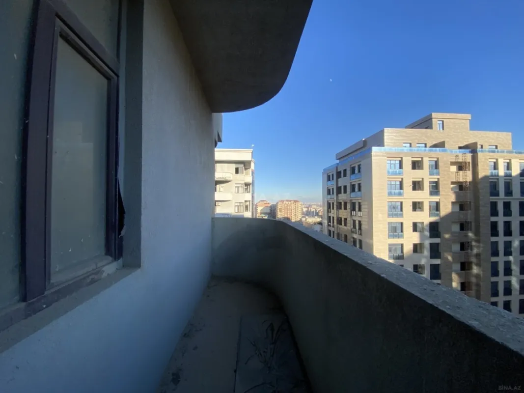 Satılır 4 otaqlı mənzil 210 m²