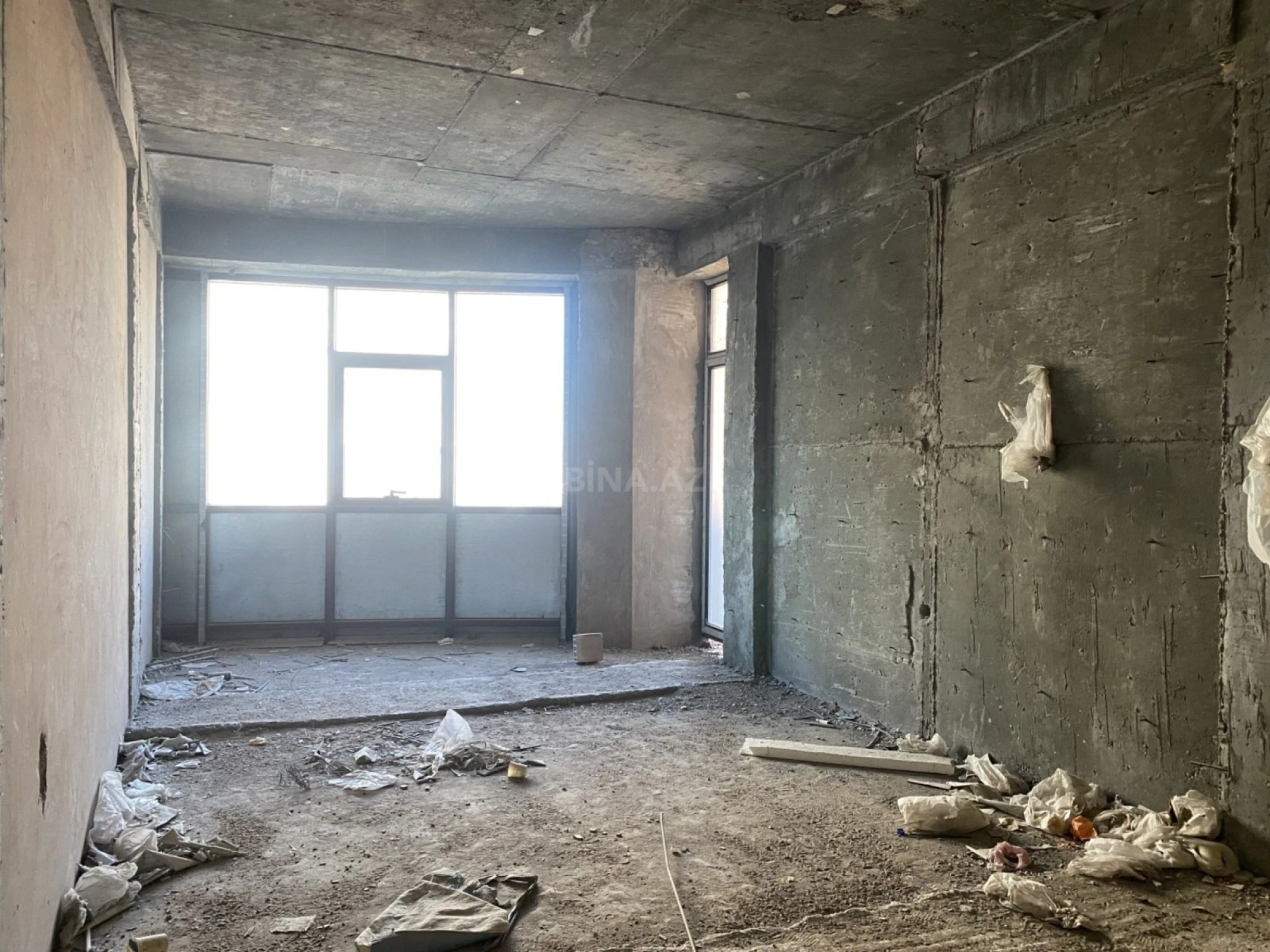 Satılır 4 otaqlı mənzil 210 m²