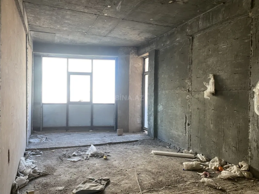 Satılır 4 otaqlı mənzil 210 m²