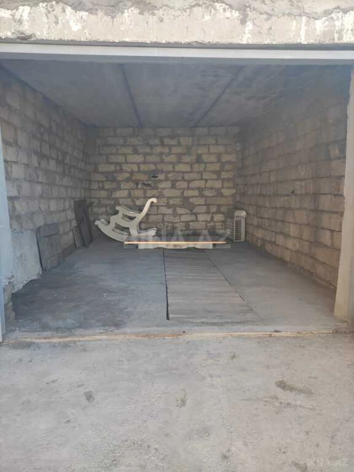 Satılır qaraj 18 m²