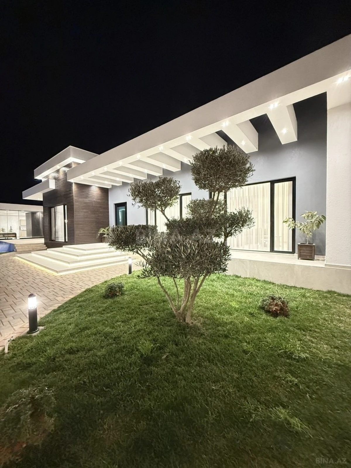 Satılır 5 otaqlı həyət evi 260 m²