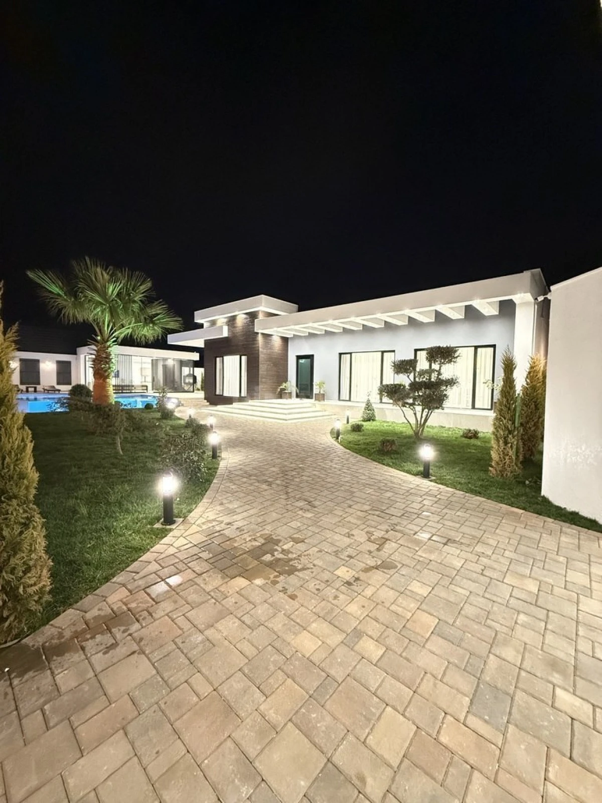 Satılır 5 otaqlı həyət evi 260 m²