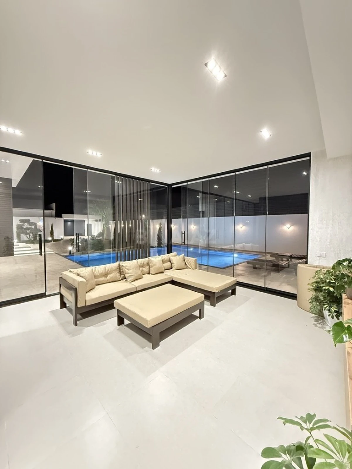 Satılır 5 otaqlı həyət evi 260 m²